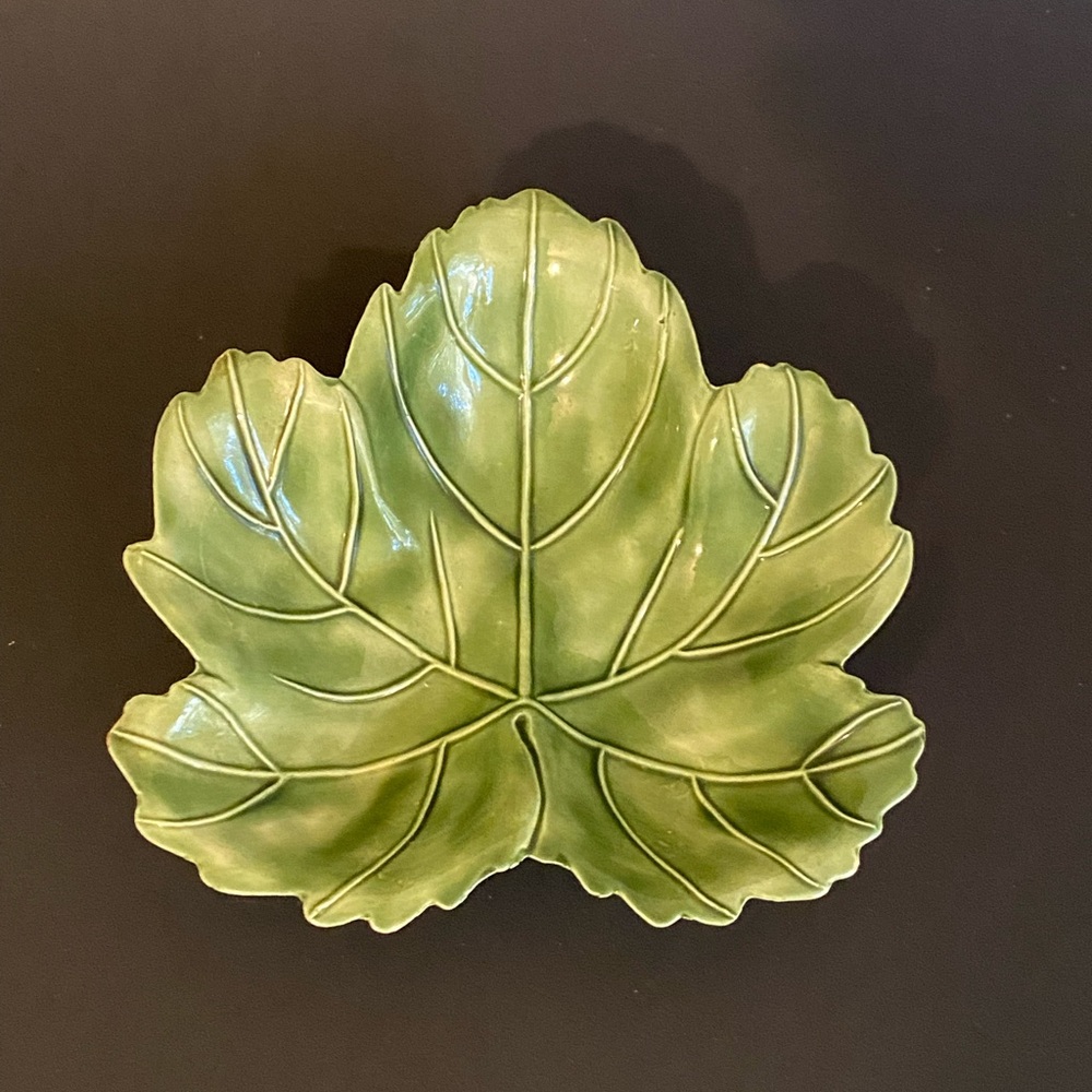 Vintage Green Ceramic Leaf Shaped Candy Nut Dish Decorative Table Decor